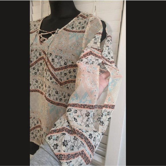 Beautiful Maurices Light Weight Top - Picture 8 of 8